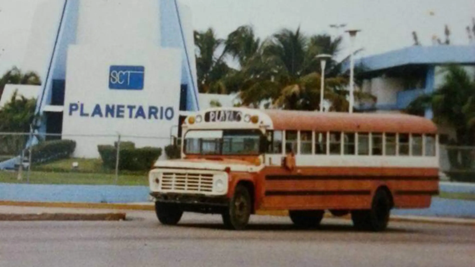 Mediante diversas rutas los autobuses "rojos" del sur de Tamaulipas llegaban a la zona de playa Miramar